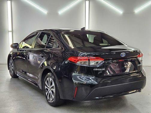 2022 Toyota Corolla Hybrid LE