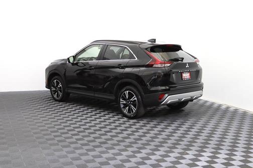 Labrador Black Pearl 2023 Mitsubishi Eclipse Cross SE