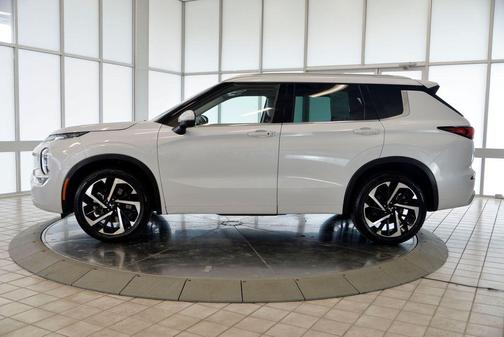 White Diamond 2023 Mitsubishi Outlander SEL 2.5 S-AWC