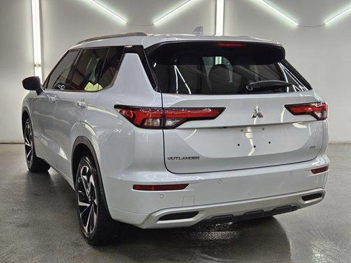 2023 Mitsubishi Outlander SEL
