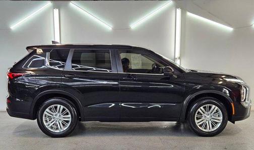 2024 Mitsubishi Outlander ES
