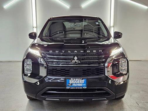 2024 Mitsubishi Outlander ES