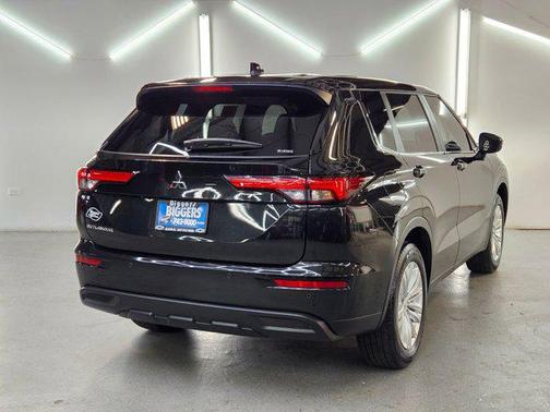 2024 Mitsubishi Outlander ES