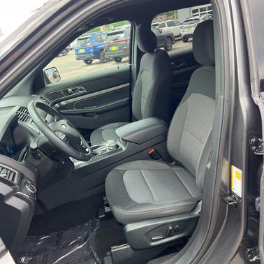 Magnetic 2019 Ford Explorer XLT