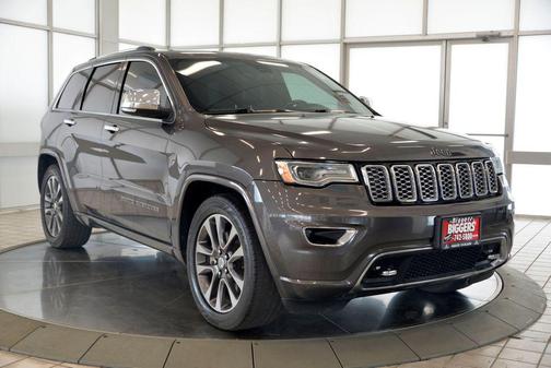 Granite Crystal Metallic Clearcoat 2017 Jeep Grand Cherokee Overland