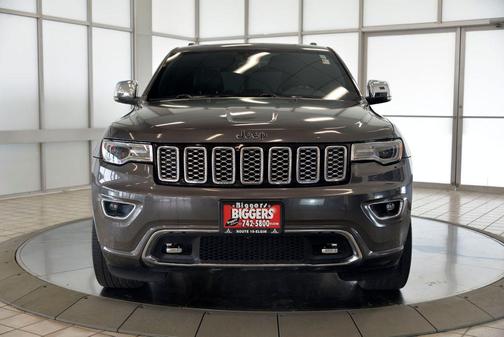 Granite Crystal Metallic Clearcoat 2017 Jeep Grand Cherokee Overland