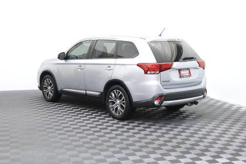 Cool Silver Metallic 2016 Mitsubishi Outlander SE