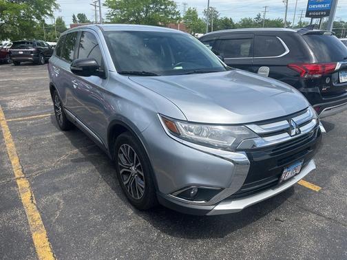 Cool Silver Metallic 2016 Mitsubishi Outlander SE