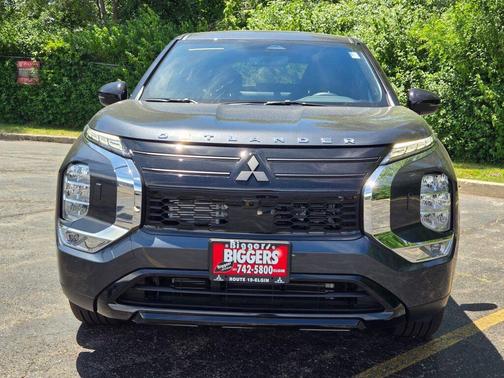 Graphite Gray 2026 Mitsubishi Outlander LE S-AWC