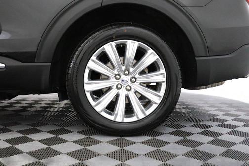 Black Metallic 2022 Ford Explorer Limited