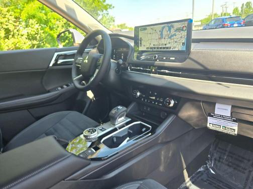 Moonstone Gray Metallic 2026 Mitsubishi Outlander SE S-AWC