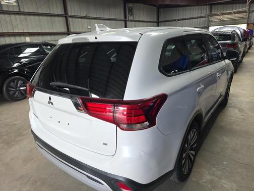 Pearl White 2020 Mitsubishi Outlander SE