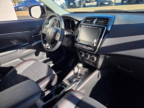 2025 Mitsubishi Outlander Sport SE