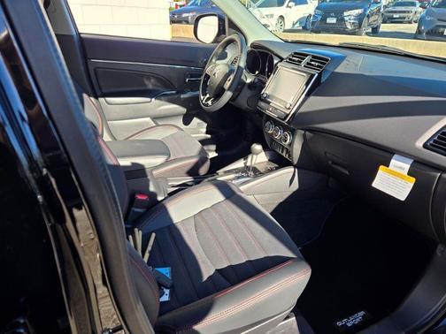 2025 Mitsubishi Outlander Sport SE