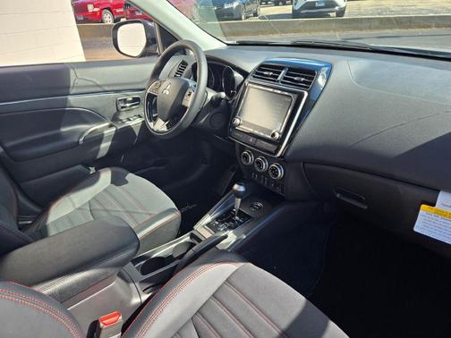 2025 Mitsubishi Outlander Sport SE