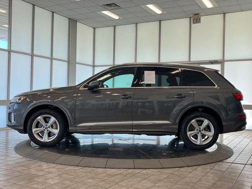 2021 Audi Q7 45 Premium Plus