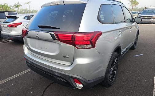 Labrador Black Metallic 2020 Mitsubishi Outlander LE S-AWC