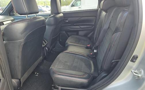 Labrador Black Metallic 2020 Mitsubishi Outlander LE S-AWC