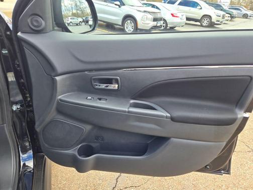 Labrador Black Pearl 2026 Mitsubishi Outlander Sport 2.0 LE