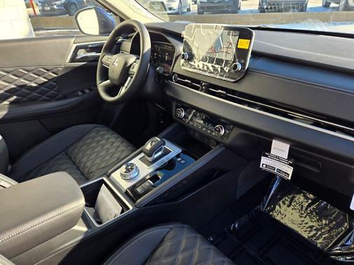 2025 Mitsubishi Outlander PHEV SEL