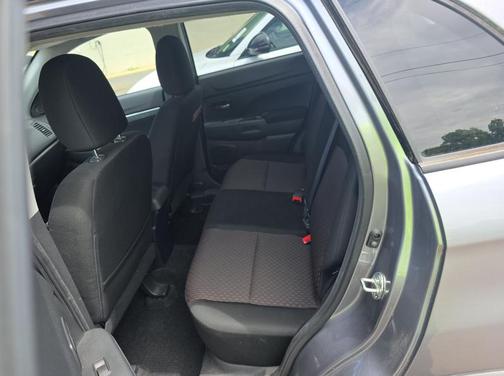 Mercury Gray Metallic 2017 Mitsubishi Outlander Sport 2.0 LE