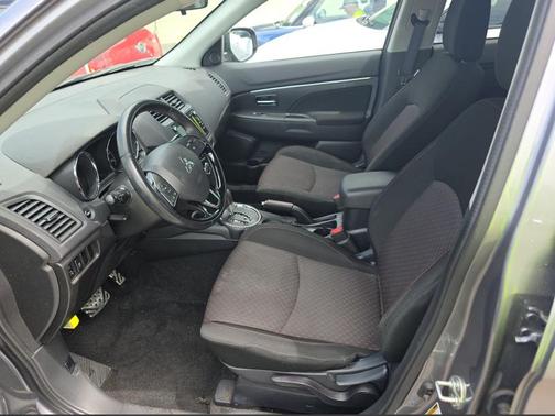 Mercury Gray Metallic 2017 Mitsubishi Outlander Sport 2.0 LE