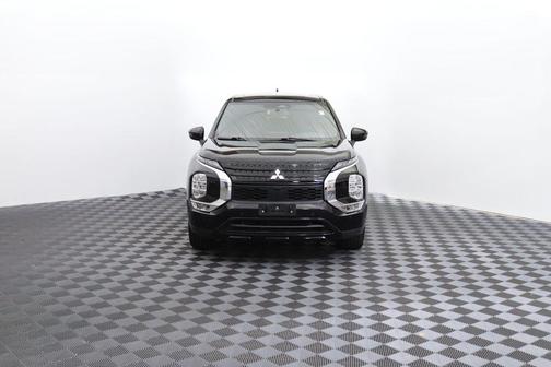 Labrador Black Pearl 2022 Mitsubishi Outlander Black Edition S-AWC
