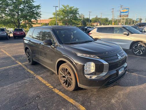 Labrador Black Pearl 2022 Mitsubishi Outlander Black Edition S-AWC