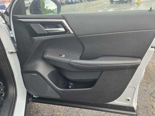 White Diamond With Black Roof 2026 Mitsubishi Outlander Trail Edition S-AWC