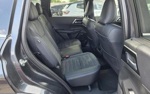 Black 2025 Mitsubishi Outlander SE 2.5 S-AWC