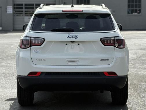 White Clearcoat 2018 Jeep Compass Latitude