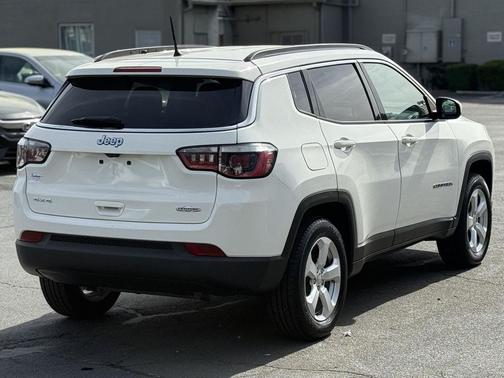 White Clearcoat 2018 Jeep Compass Latitude