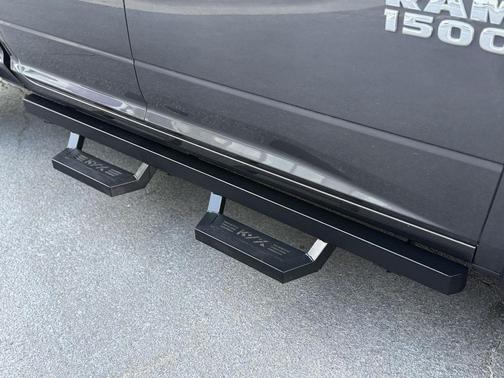 Granite Crystal Metallic Clearcoat 2018 RAM 1500 Big Horn