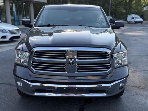 Granite Crystal Metallic Clearcoat 2018 RAM 1500 Big Horn