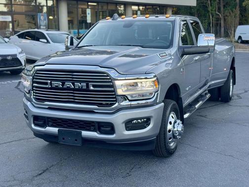 2024 RAM 3500 Laramie Crew Cab 4x4 8' Box
