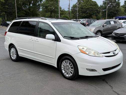 Blizzard Pearl 2010 Toyota Sienna XLE