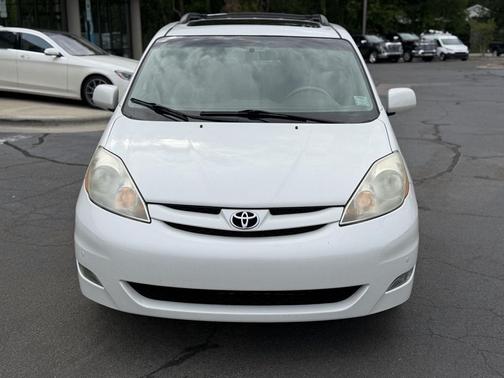 Blizzard Pearl 2010 Toyota Sienna XLE