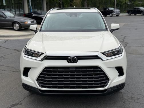Coastal Cream 2024 Toyota Grand Highlander XLE