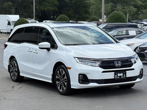 Platinum White Pearl 2025 Honda Odyssey Elite