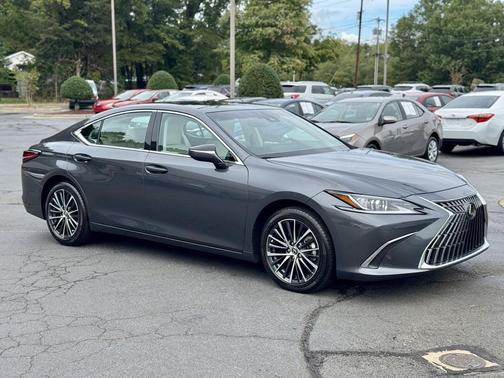 2022 Lexus ES 350 Base
