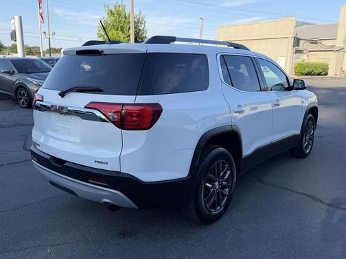 White Frost Tricoat 2019 GMC Acadia SLE-2
