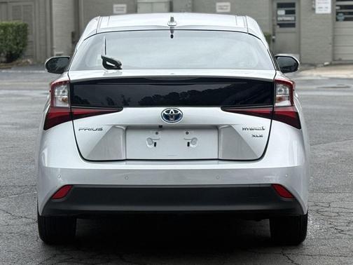 Classic Silver Metallic 2021 Toyota Prius XLE