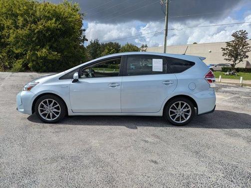 2016 Toyota Prius v Five