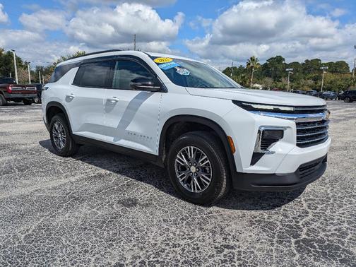 2025 Chevrolet Traverse LT