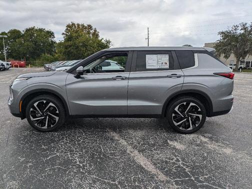 2022 Mitsubishi Outlander SE