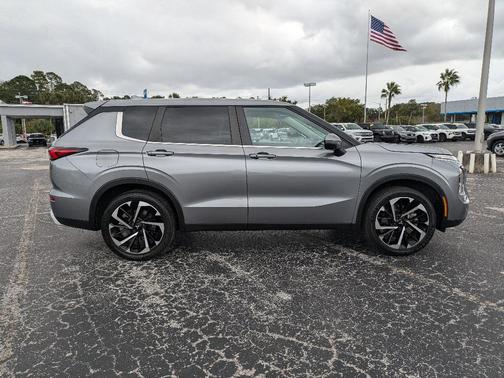 2022 Mitsubishi Outlander SE