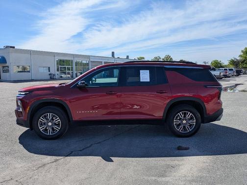 2025 Chevrolet Traverse LT
