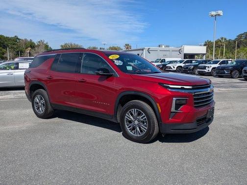 2025 Chevrolet Traverse LT