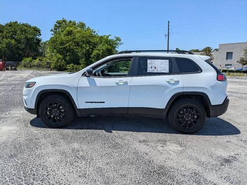2023 Jeep Cherokee Altitude Lux
