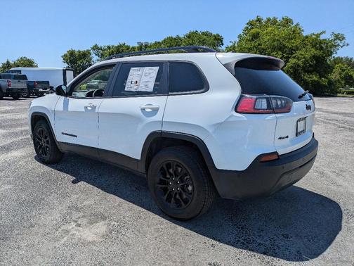 2023 Jeep Cherokee Altitude Lux